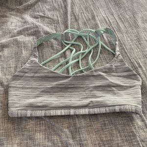 Lululemon sports bra